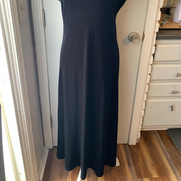 Amanda Smith petites short sleeve black velvet Valore stretch dress - Picture 8 of 10